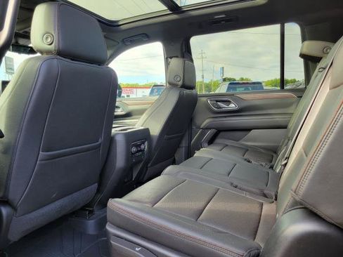 Used 2023 Chevrolet Suburban High Country AWD/4WD image 25