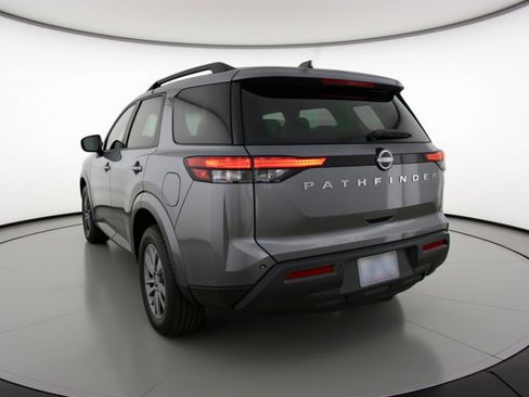 Used 2025 Nissan Pathfinder SV image 6