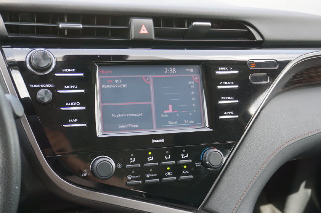 Used 2020 Toyota Camry LE FWD image 4