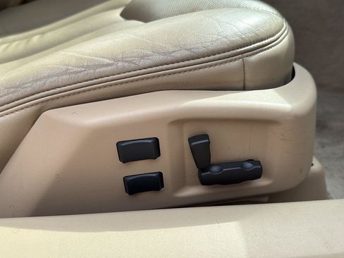 Used 2007 Cadillac XLR RWD image 29