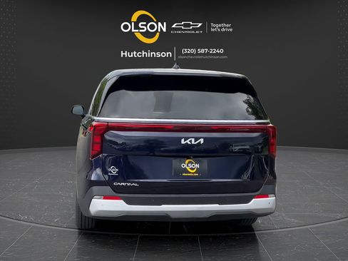 Used 2025 Kia Carnival FWD image 7