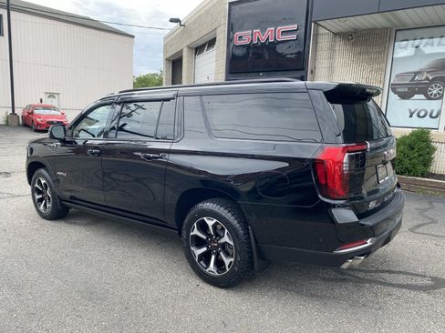 Certified 2025 GMC Yukon XL AT4 w/ AT4 Premium Plus Package AWD/4WD image 3