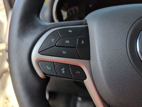 Used 2022 Jeep Grand Cherokee Laredo X RWD image 27