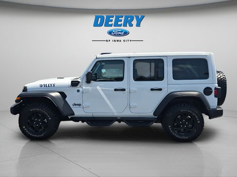 Used 2023 Jeep Wrangler Unlimited w/ Cold Weather Group AWD/4WD image 2