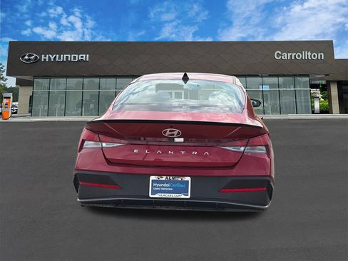 Certified 2025 Hyundai Elantra Sport FWD image 6