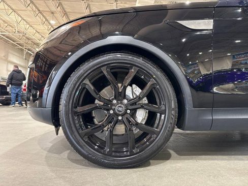 Used 2018 Land Rover Discovery SE image 19