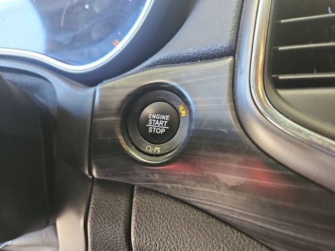 Used 2019 Jeep Grand Cherokee Laredo image 30