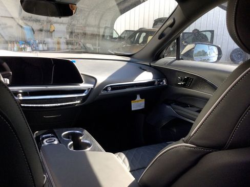 New 2026 Cadillac Lyriq V image 33