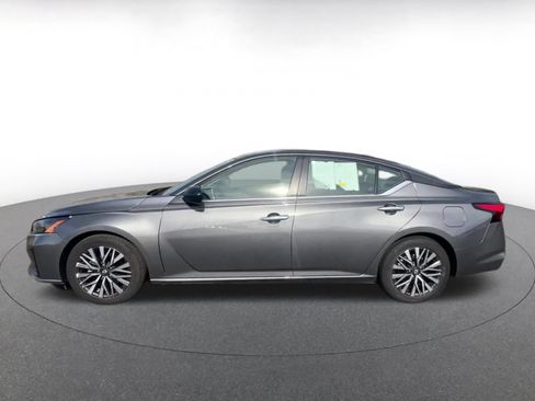 Used 2025 Nissan Altima 2.5 SV FWD image 9