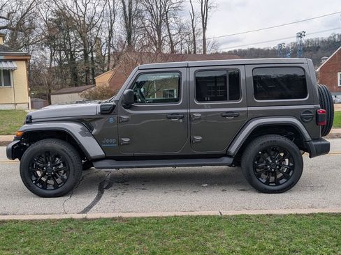 Used 2025 Jeep Wrangler Unlimited Sahara image 7