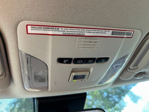 Used 2021 Toyota Corolla LE FWD image 28