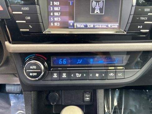 Used 2014 Toyota Corolla LE image 16