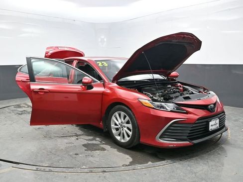 Used 2023 Toyota Camry LE image 34