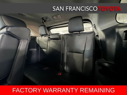 Used 2021 Toyota Highlander XLE AWD/4WD image 18