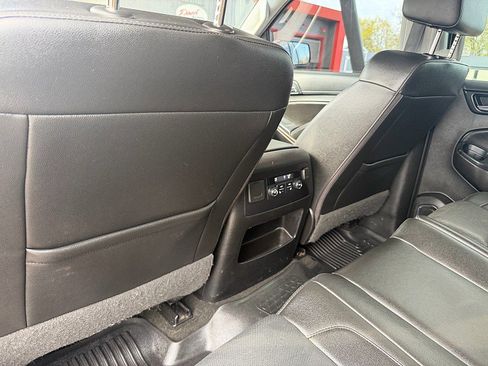 Used 2018 GMC Yukon XL SLT image 20