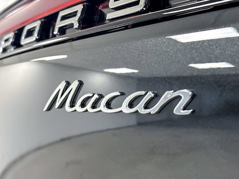 Certified 2025 Porsche Macan image 26