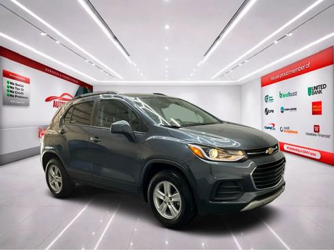 Used 2022 Chevrolet Trax LT w/ Driver Confidence Package AWD/4WD image 2