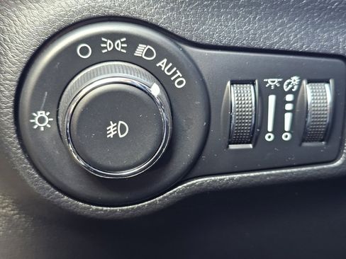 Used 2019 Jeep Compass Latitude w/ Popular Equipment Group image 20