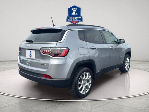 Used 2022 Jeep Compass Latitude w/ Sun and Sound Group AWD/4WD image 10