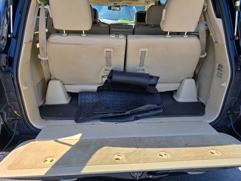 Used 2011 Lexus LX 570 4WD image 30