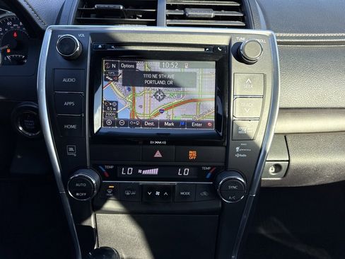 Used 2017 Toyota Camry XLE image 19