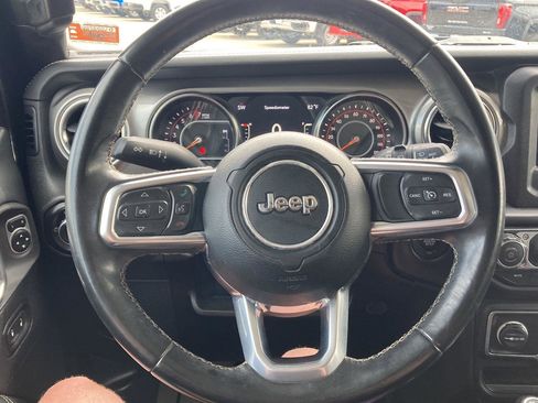 Used 2019 Jeep Wrangler Unlimited Sahara image 25