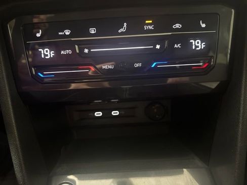 Certified 2024 Volkswagen Tiguan SE image 16