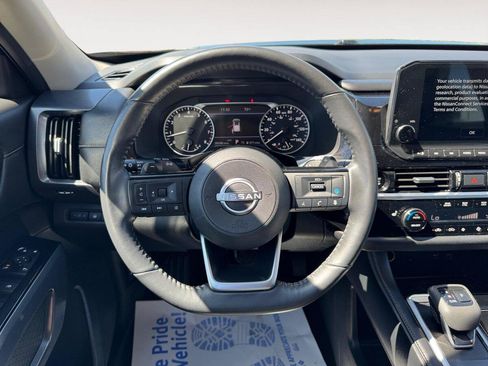 Used 2025 Nissan Pathfinder SL AWD/4WD image 12
