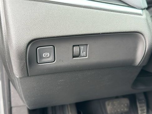 Used 2023 Buick Enclave Essence AWD/4WD image 16