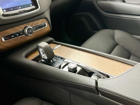 Certified 2025 Volvo XC90 T8 Plus w/ Protection Package Premier image 13