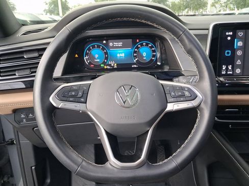 Used 2024 Volkswagen Atlas Cross Sport SE w/ Panoramic Sunroof Package FWD image 18