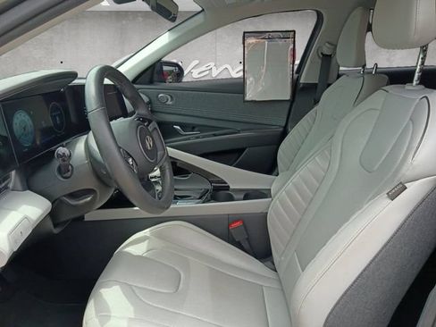 Used 2025 Hyundai Elantra Limited FWD image 19
