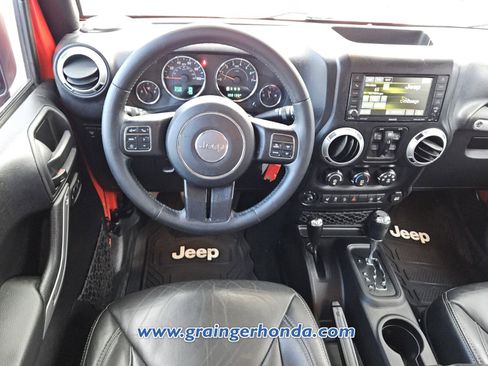 Used 2015 Jeep Wrangler Unlimited Rubicon w/ Dual Top Group AWD/4WD image 12