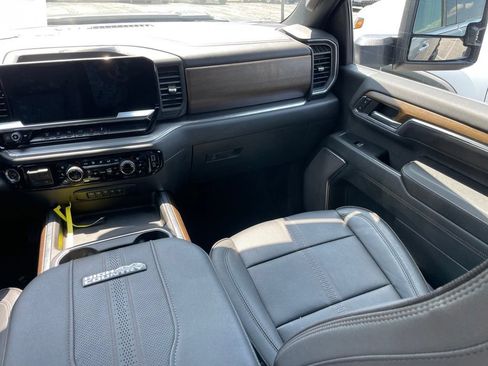 Used 2024 Chevrolet Silverado 2500 High Country AWD/4WD image 10
