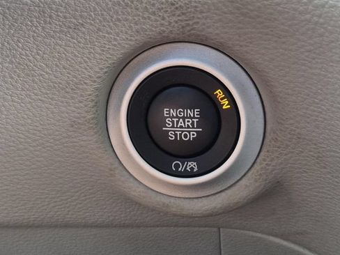Used 2022 Chrysler Pacifica Limited FWD image 39