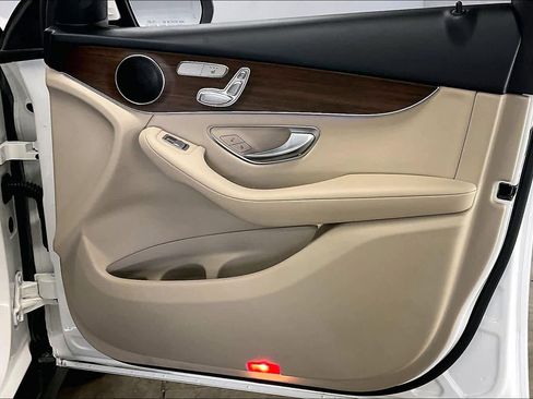 Used 2022 Mercedes-Benz GLC 300 4MATIC image 25