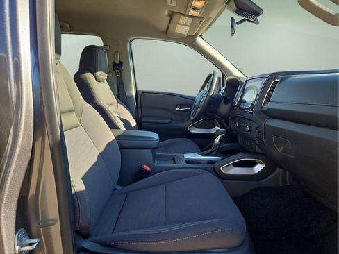 Used 2023 Nissan Frontier SV image 12