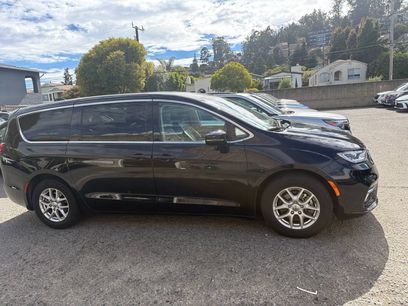 Used 2024 Chrysler Pacifica Touring-L