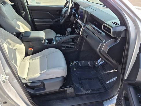 Certified 2025 Toyota Tacoma SR5 AWD/4WD image 5