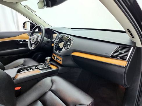 Used 2021 Volvo XC90 T6 Momentum w/ Advanced Package AWD/4WD image 13