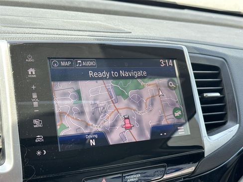Used 2018 Honda Pilot Touring image 16