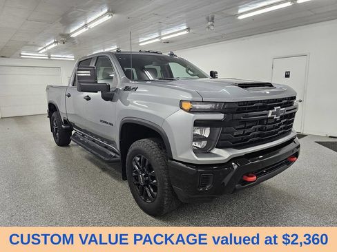 Used 2025 Chevrolet Silverado 2500 Custom w/ Custom Value Package AWD/4WD image 3