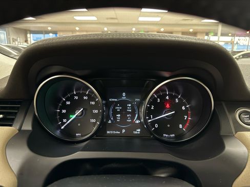 Used 2019 Land Rover Range Rover Evoque SE image 28