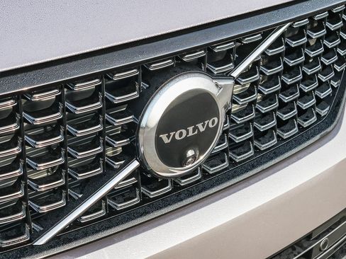 New 2026 Volvo XC40 B4 Plus w/ Climate Package FWD image 15