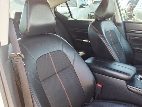 Used 2019 Nissan Altima 2.5 SR w/ SR Premium Package image 12