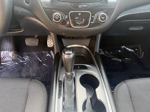 Used 2017 Chevrolet Malibu LT FWD image 21