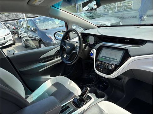 Used 2017 Chevrolet Bolt Premier w/ Driver Confidence II Package FWD image 5