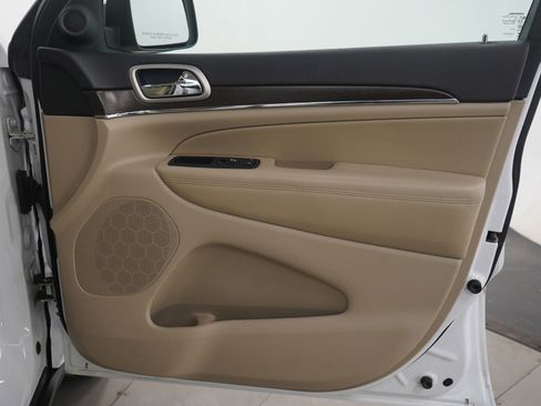 Used 2017 Jeep Grand Cherokee Limited w/ Trailer Tow Group IV image 12