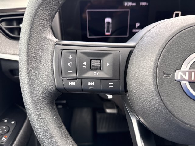 Used 2025 Nissan Kicks SV AWD/4WD image 29
