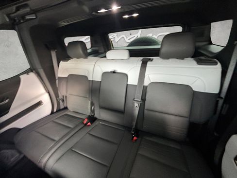 Used 2025 GMC Hummer EV 2X image 23